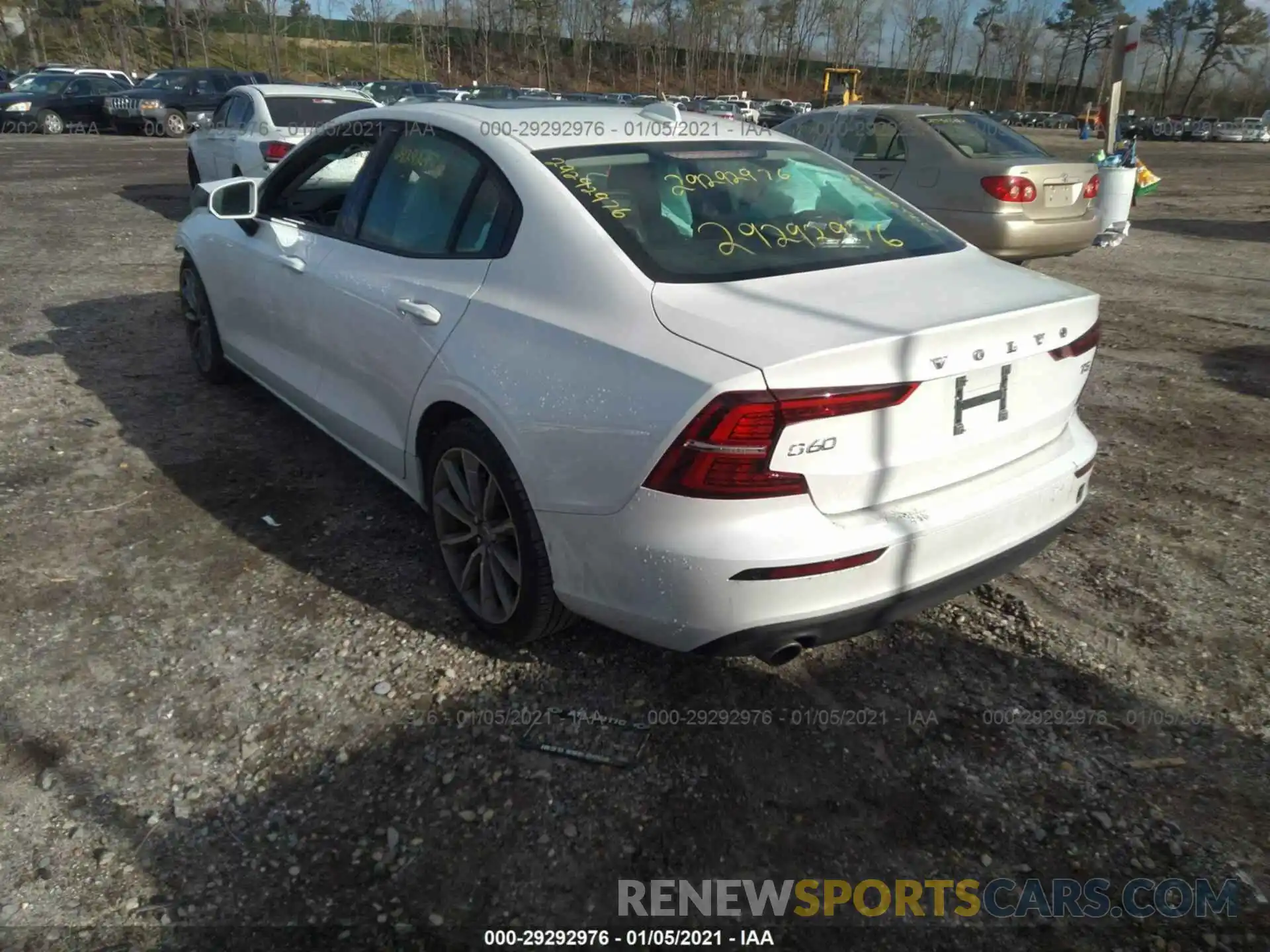 3 Photograph of a damaged car 7JR102FK5LG038183 VOLVO S60 2020