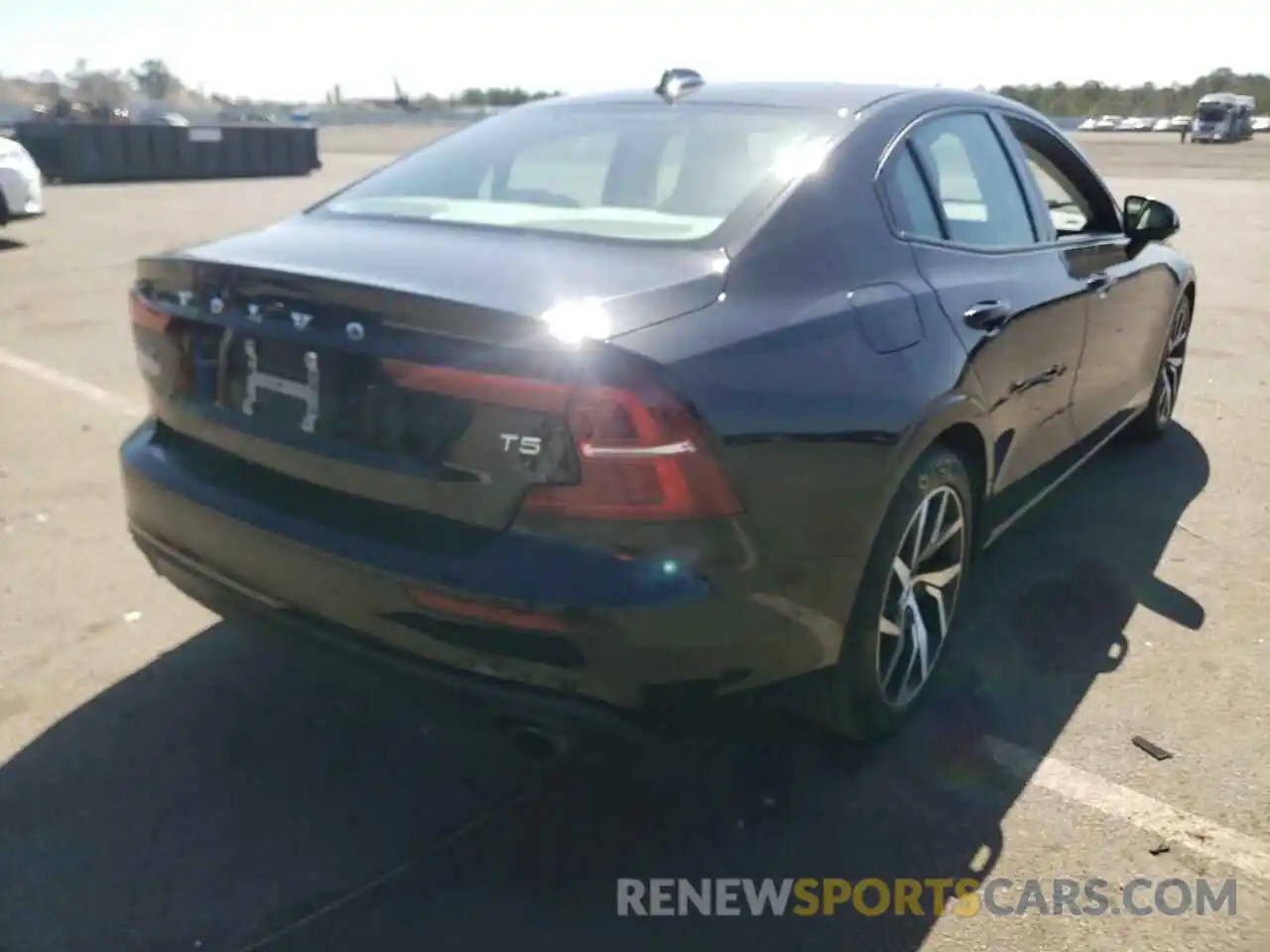 4 Photograph of a damaged car 7JR102FK5LG051189 VOLVO S60 2020