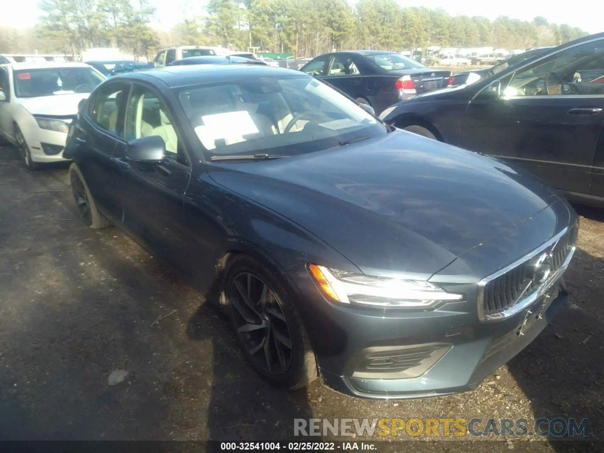 1 Photograph of a damaged car 7JR102FK5LG054769 VOLVO S60 2020