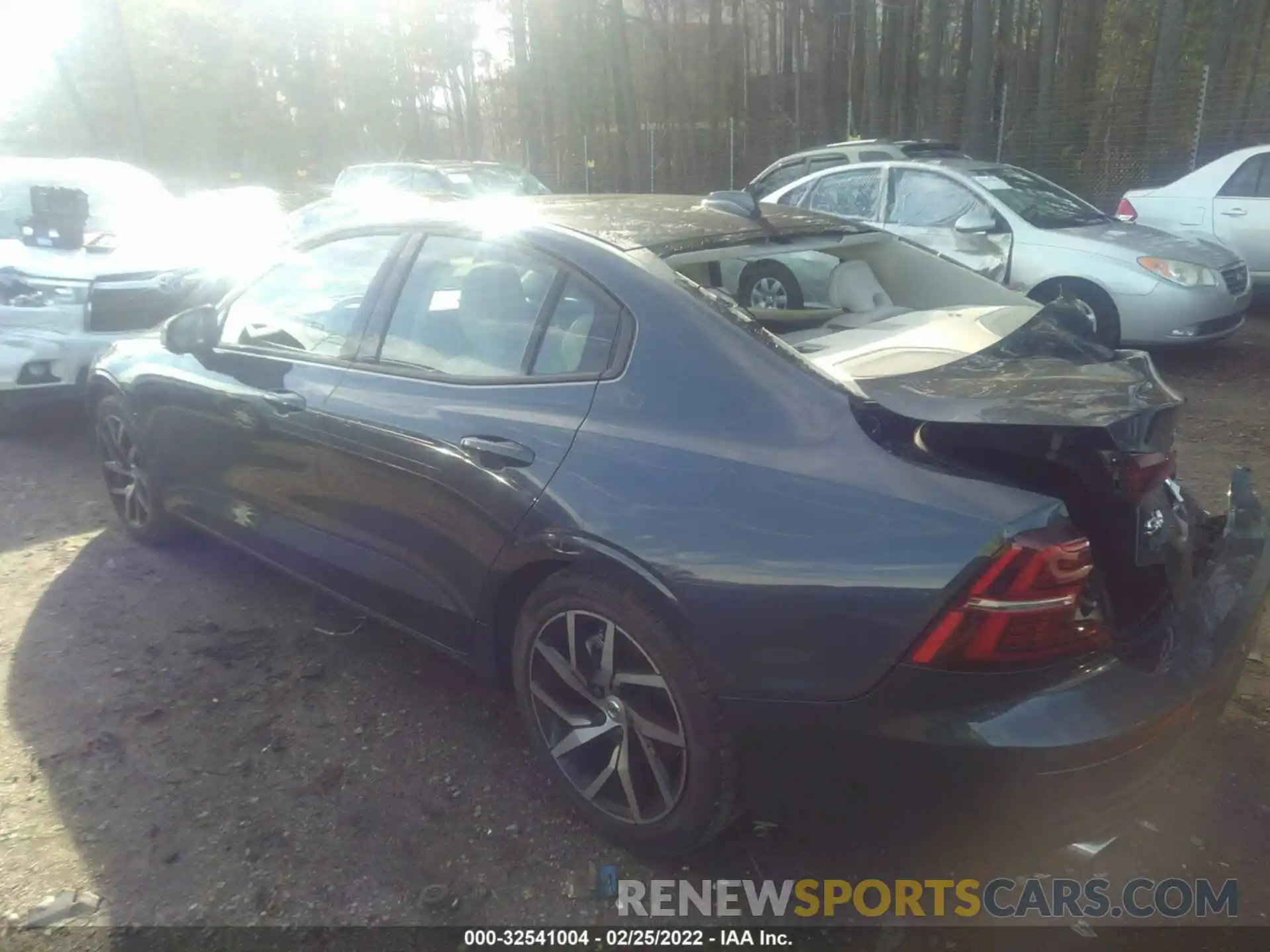 3 Photograph of a damaged car 7JR102FK5LG054769 VOLVO S60 2020