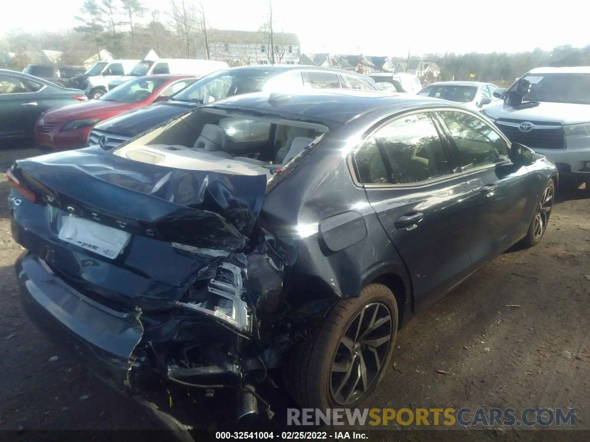 4 Photograph of a damaged car 7JR102FK5LG054769 VOLVO S60 2020