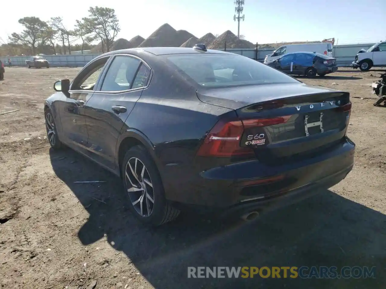 3 Photograph of a damaged car 7JR102FK5LG065450 VOLVO S60 2020