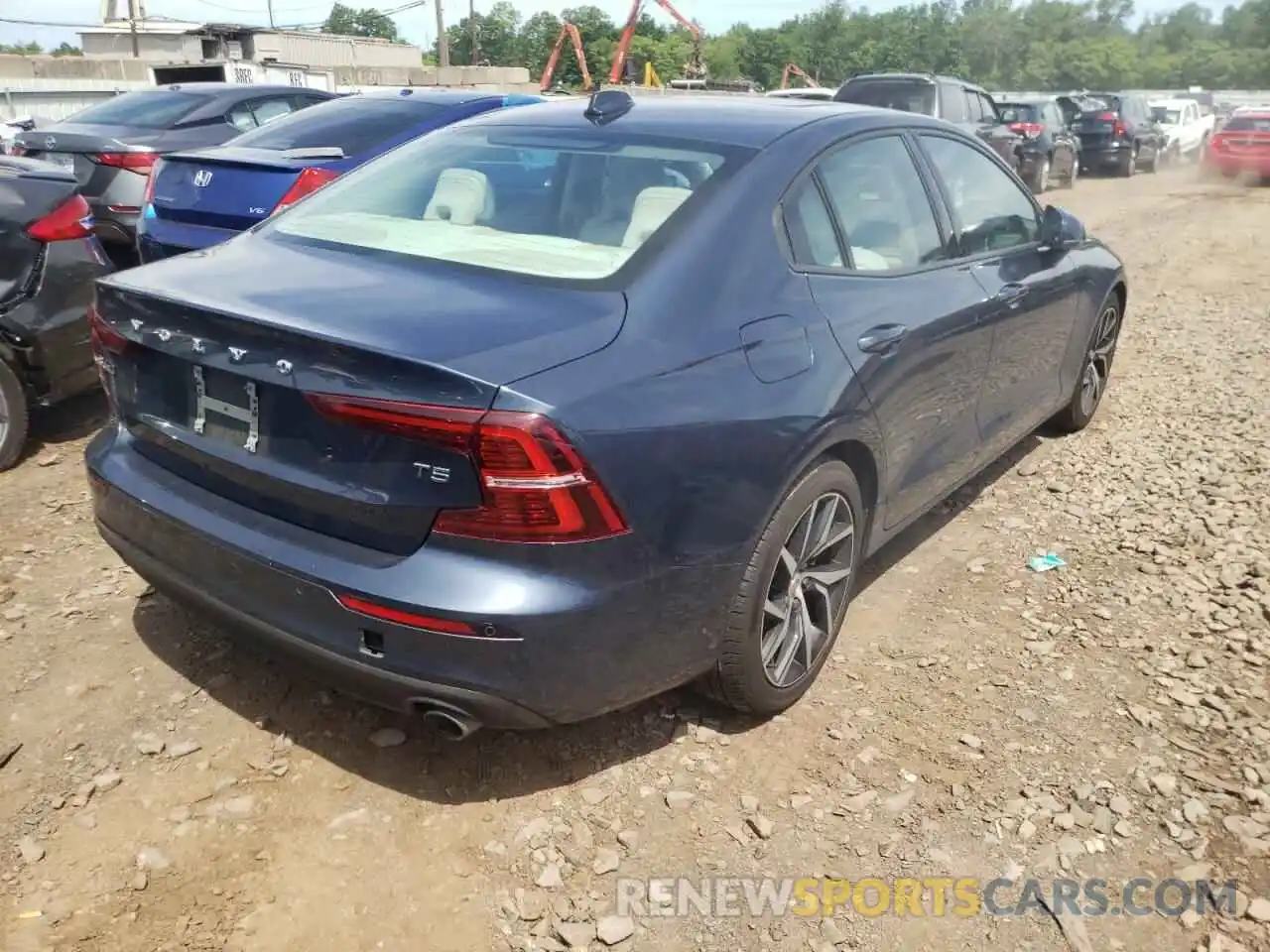 4 Photograph of a damaged car 7JR102FK6LG033106 VOLVO S60 2020