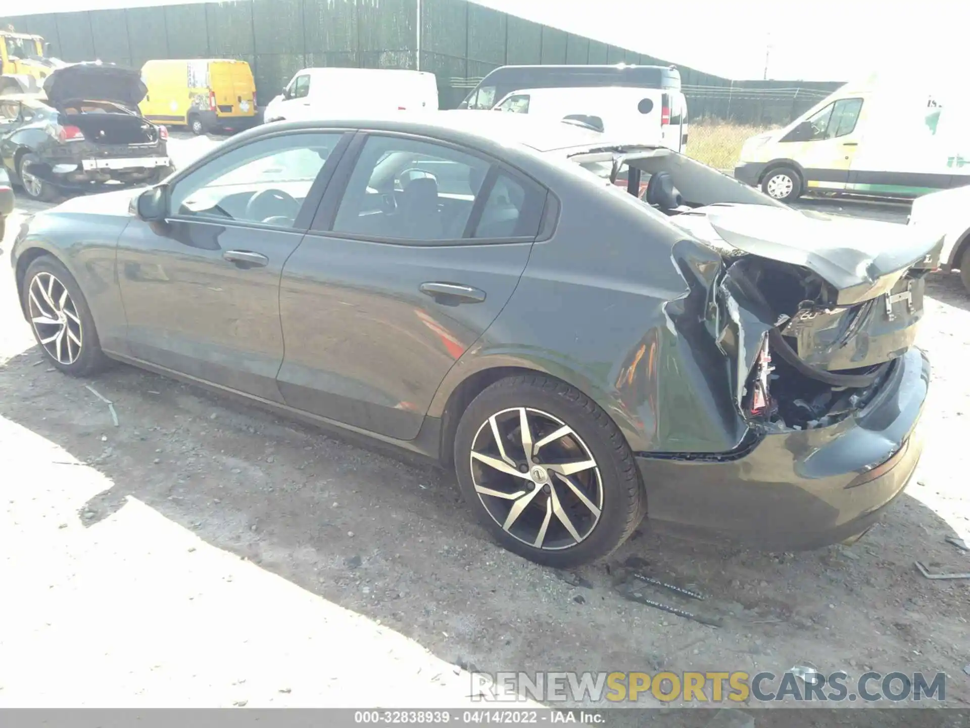 3 Photograph of a damaged car 7JR102FK6LG044770 VOLVO S60 2020