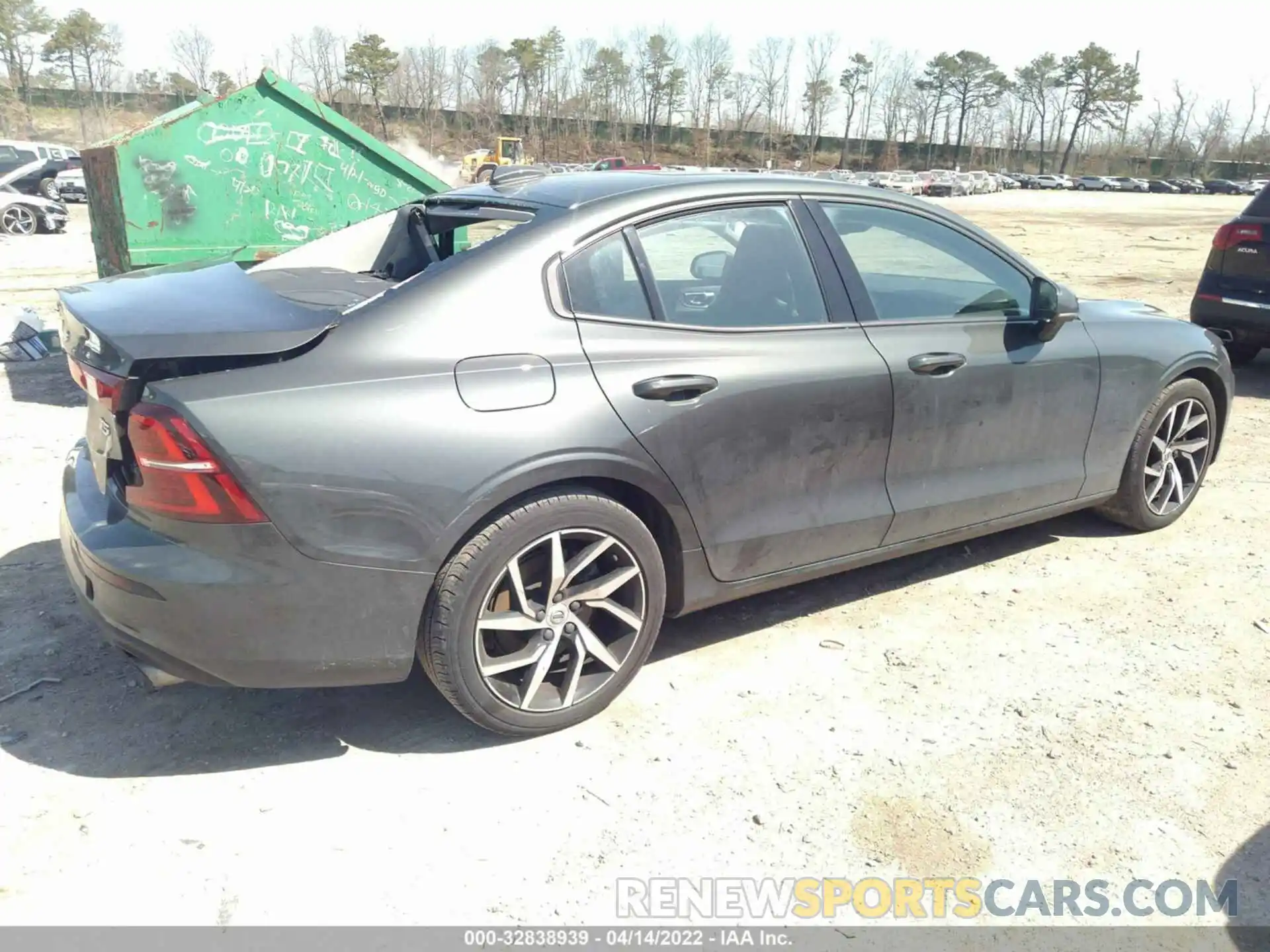 4 Photograph of a damaged car 7JR102FK6LG044770 VOLVO S60 2020