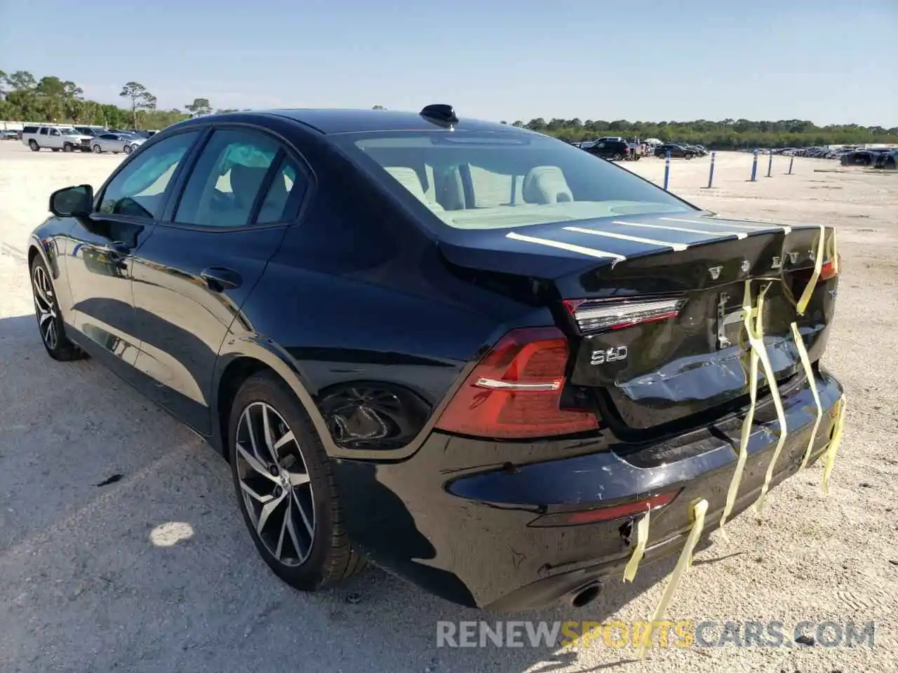 3 Photograph of a damaged car 7JR102FK6LG049385 VOLVO S60 2020