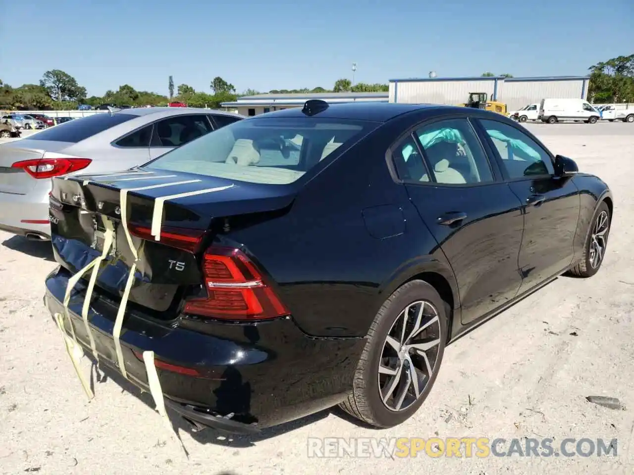 4 Photograph of a damaged car 7JR102FK6LG049385 VOLVO S60 2020