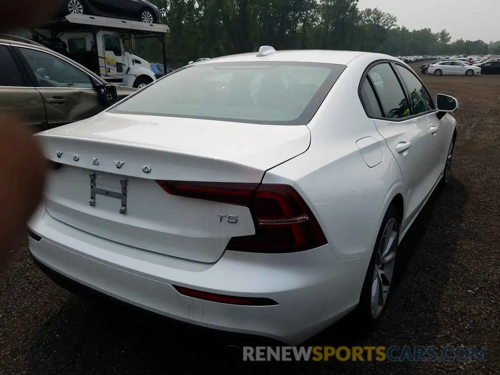 4 Photograph of a damaged car 7JR102FK6LG053694 VOLVO S60 2020