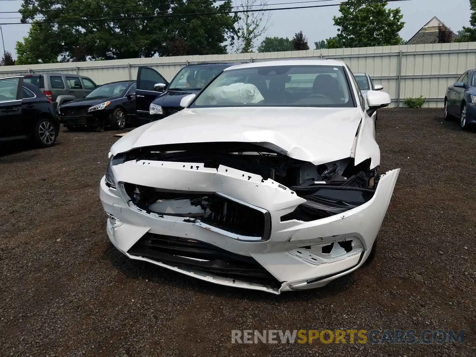 9 Photograph of a damaged car 7JR102FK6LG053694 VOLVO S60 2020