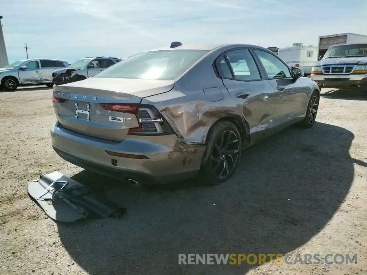 4 Photograph of a damaged car 7JR102FK6LG064145 VOLVO S60 2020