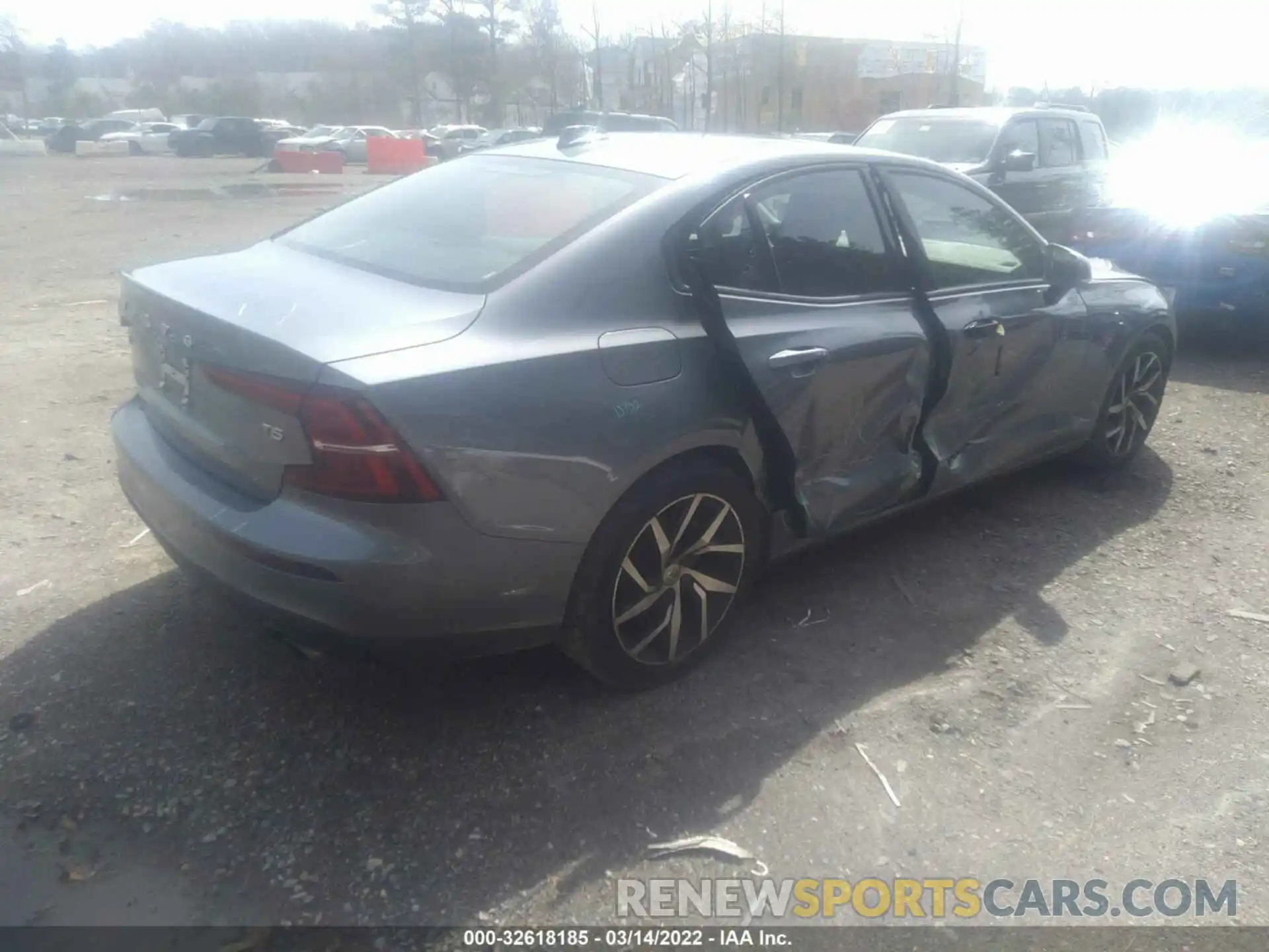 4 Photograph of a damaged car 7JR102FK7LG054417 VOLVO S60 2020