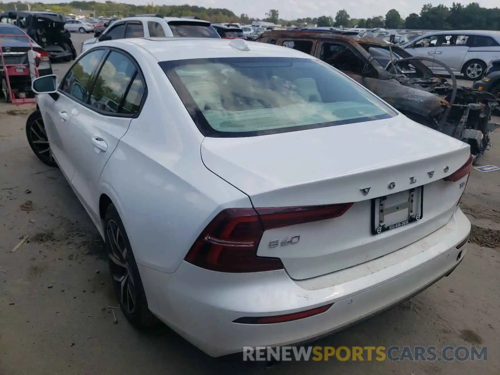 3 Photograph of a damaged car 7JR102FK8LG038422 VOLVO S60 2020