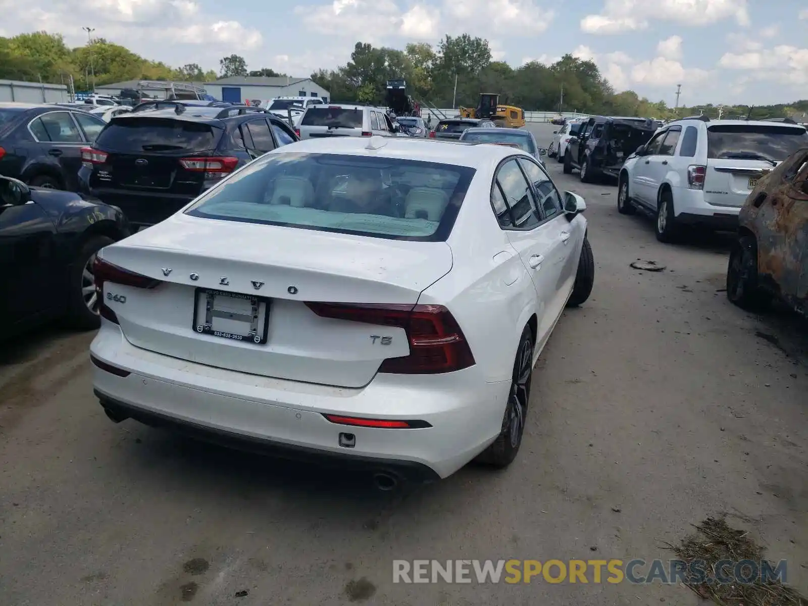 4 Photograph of a damaged car 7JR102FK8LG038422 VOLVO S60 2020