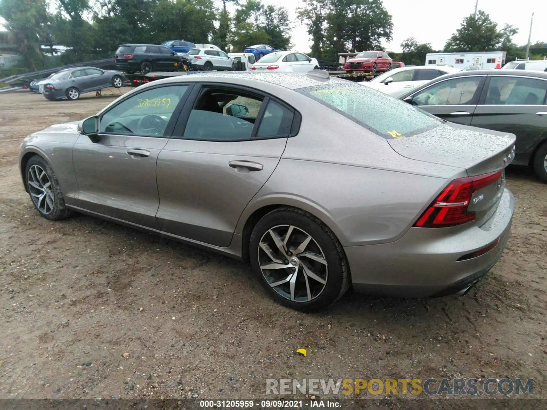 3 Photograph of a damaged car 7JR102FK9LG035660 VOLVO S60 2020