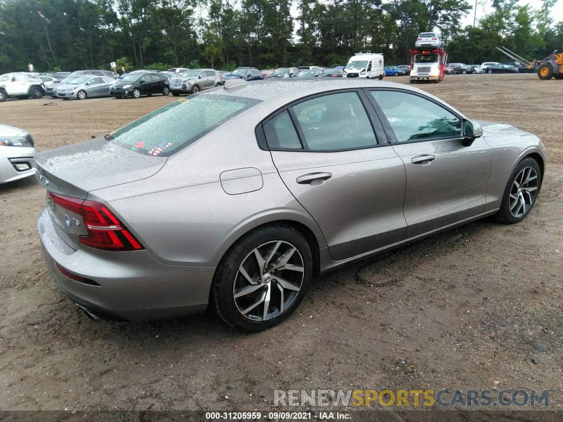 4 Photograph of a damaged car 7JR102FK9LG035660 VOLVO S60 2020