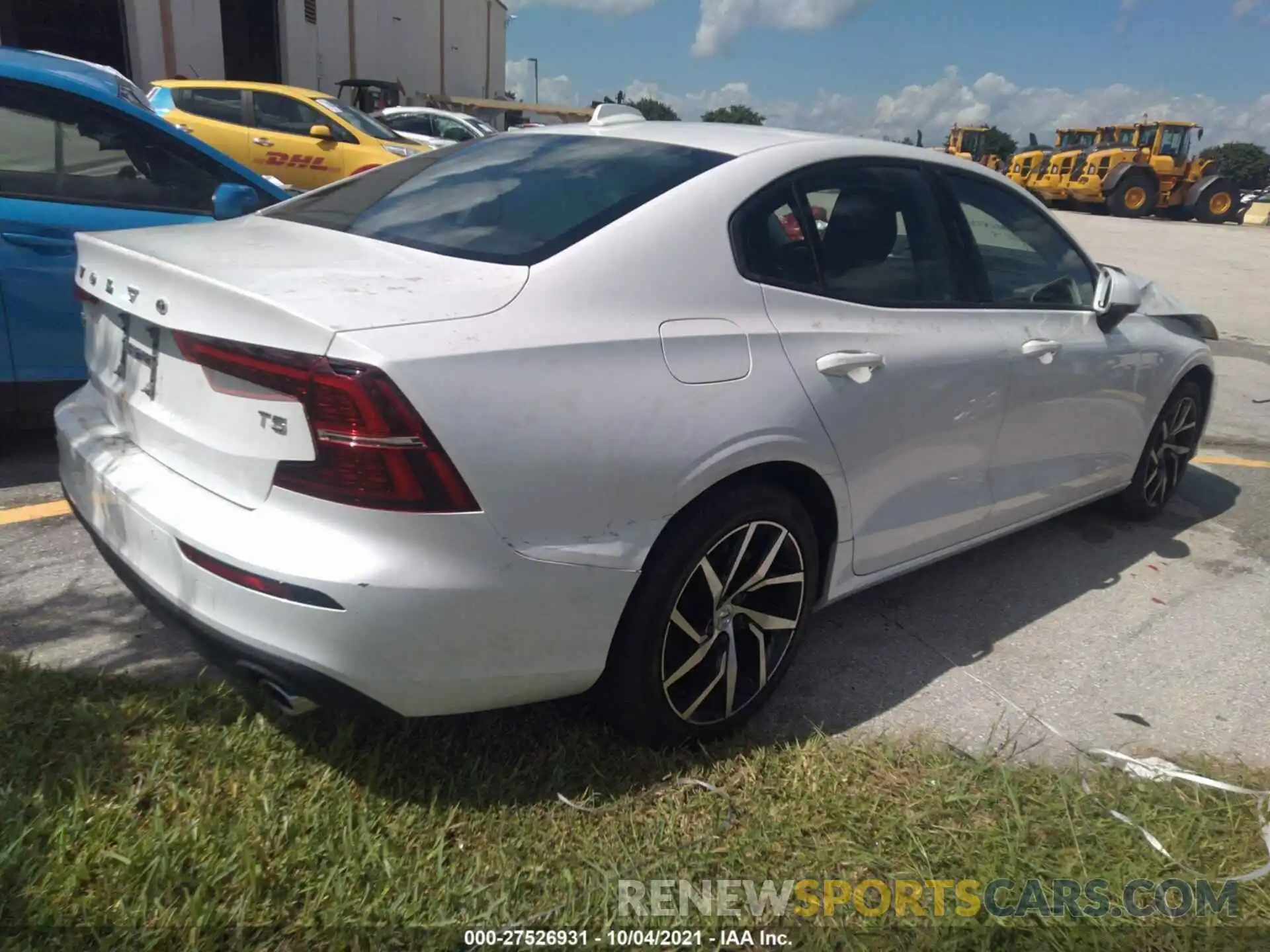 4 Photograph of a damaged car 7JR102FK9LG039899 VOLVO S60 2020