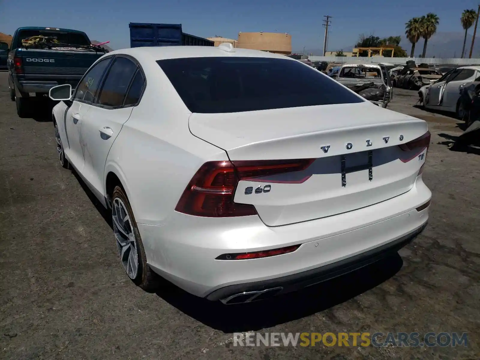 3 Photograph of a damaged car 7JR102FK9LG048196 VOLVO S60 2020