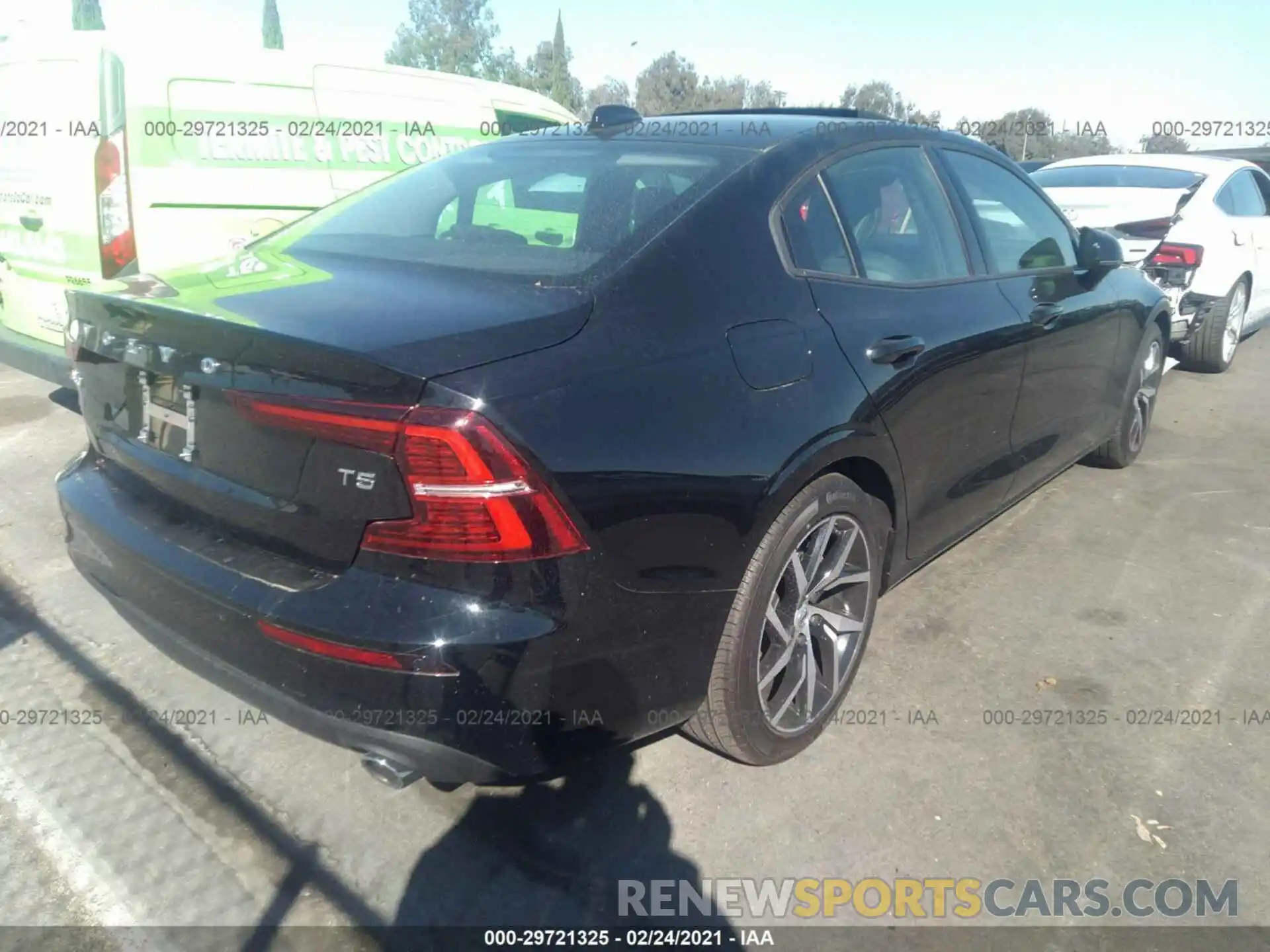 4 Photograph of a damaged car 7JR102FK9LG060719 VOLVO S60 2020