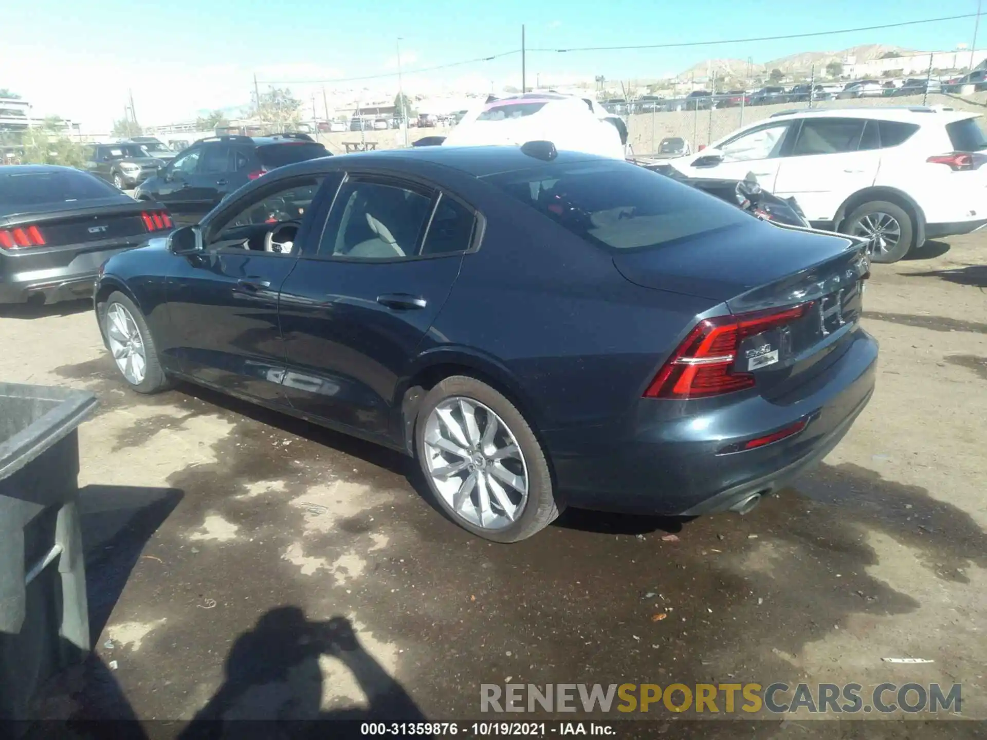 3 Photograph of a damaged car 7JR102FK9LG064401 VOLVO S60 2020