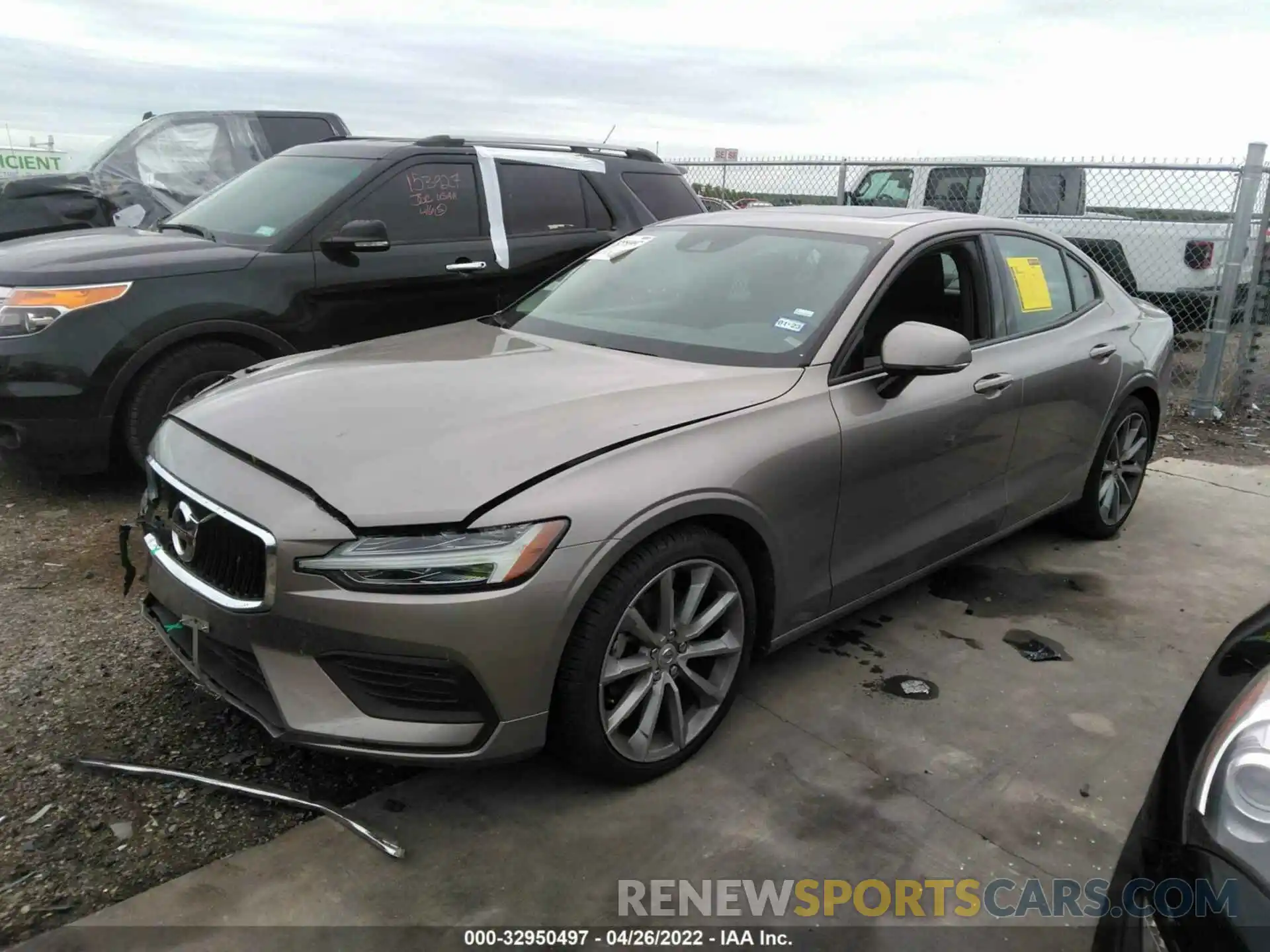 2 Photograph of a damaged car 7JR102FKXLG042083 VOLVO S60 2020