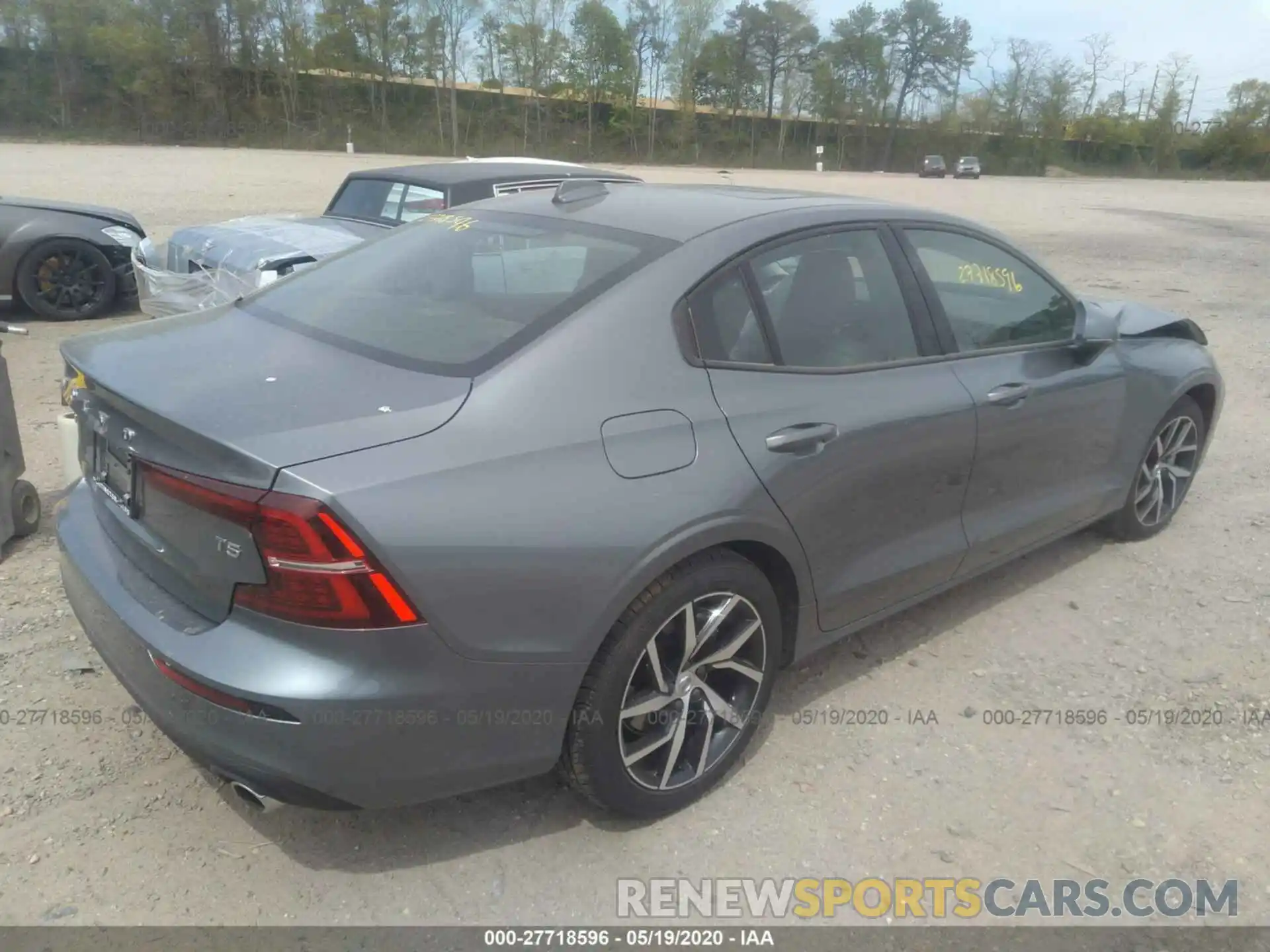 4 Photograph of a damaged car 7JR102FKXLG044416 VOLVO S60 2020