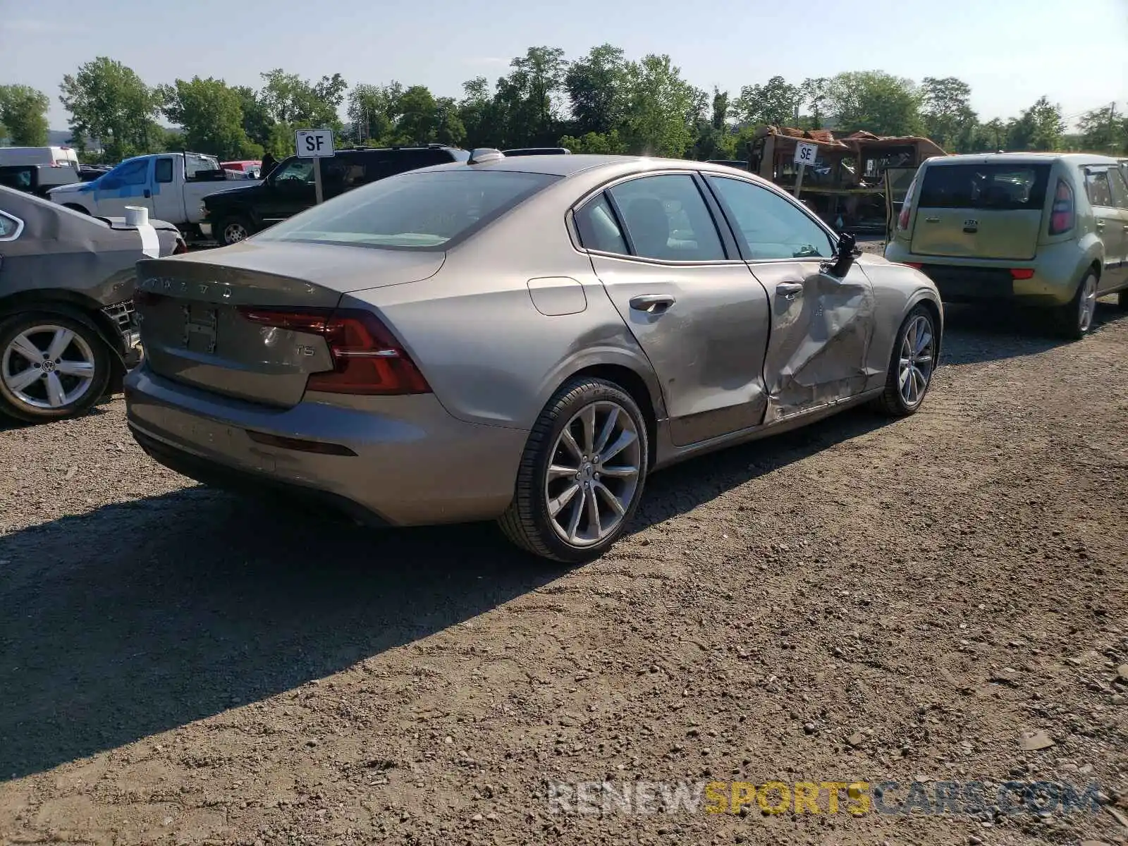 4 Photograph of a damaged car 7JR102FKXLG047574 VOLVO S60 2020