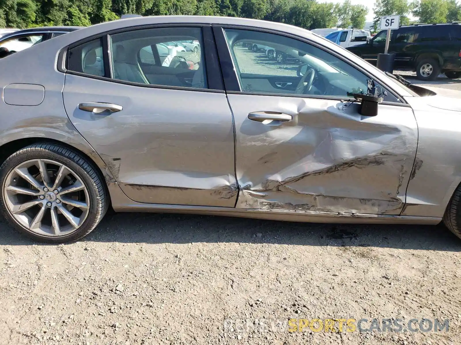 9 Photograph of a damaged car 7JR102FKXLG047574 VOLVO S60 2020