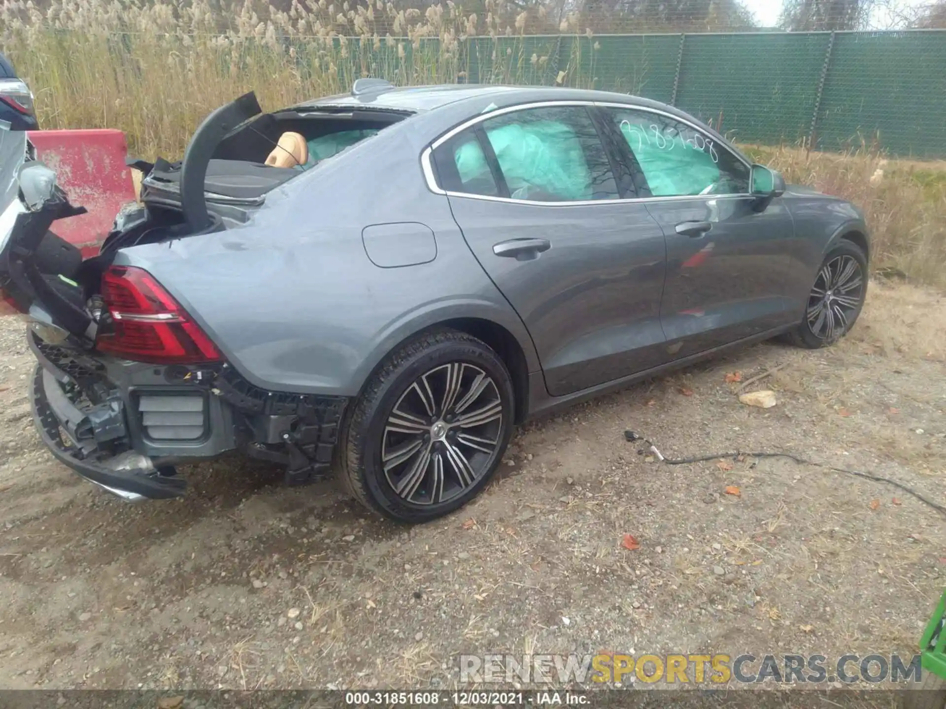 4 Photograph of a damaged car 7JR102FL3LG064872 VOLVO S60 2020