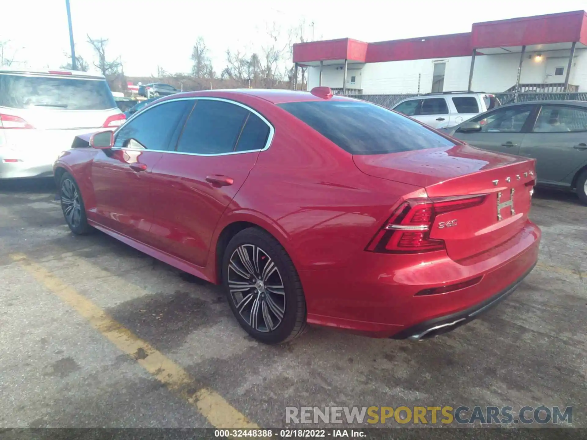 3 Photograph of a damaged car 7JR102FL6LG031798 VOLVO S60 2020