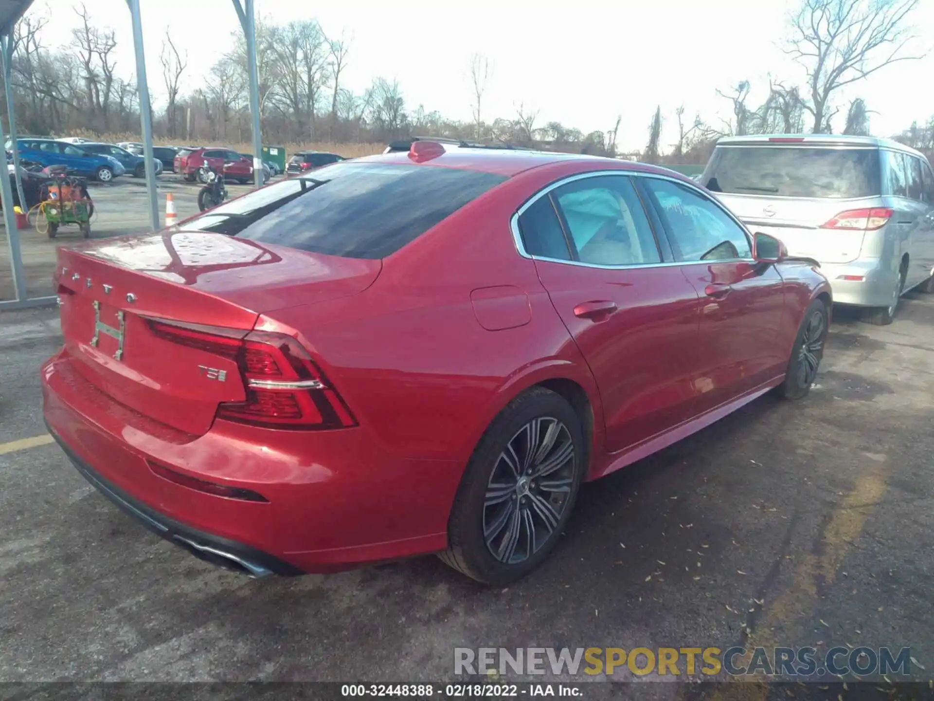 4 Photograph of a damaged car 7JR102FL6LG031798 VOLVO S60 2020