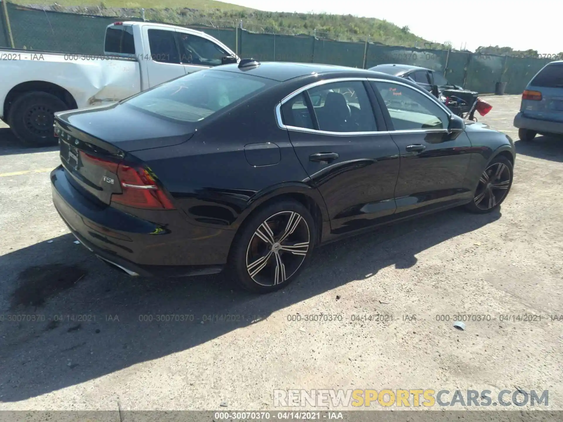 4 Photograph of a damaged car 7JR102FL6LG041912 VOLVO S60 2020