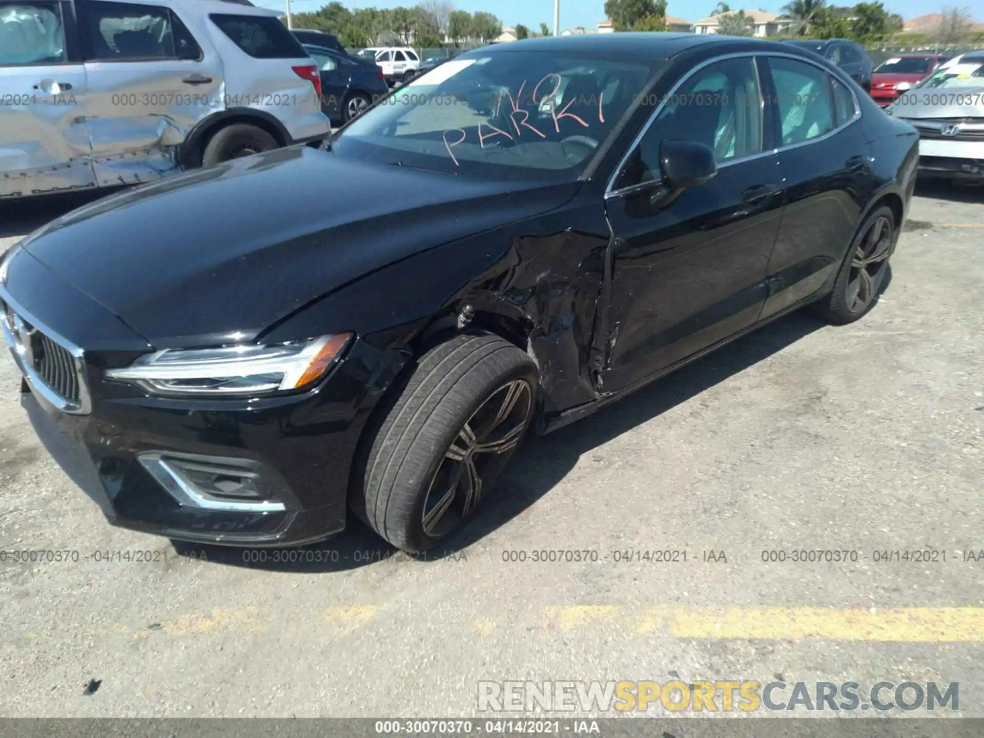 6 Photograph of a damaged car 7JR102FL6LG041912 VOLVO S60 2020