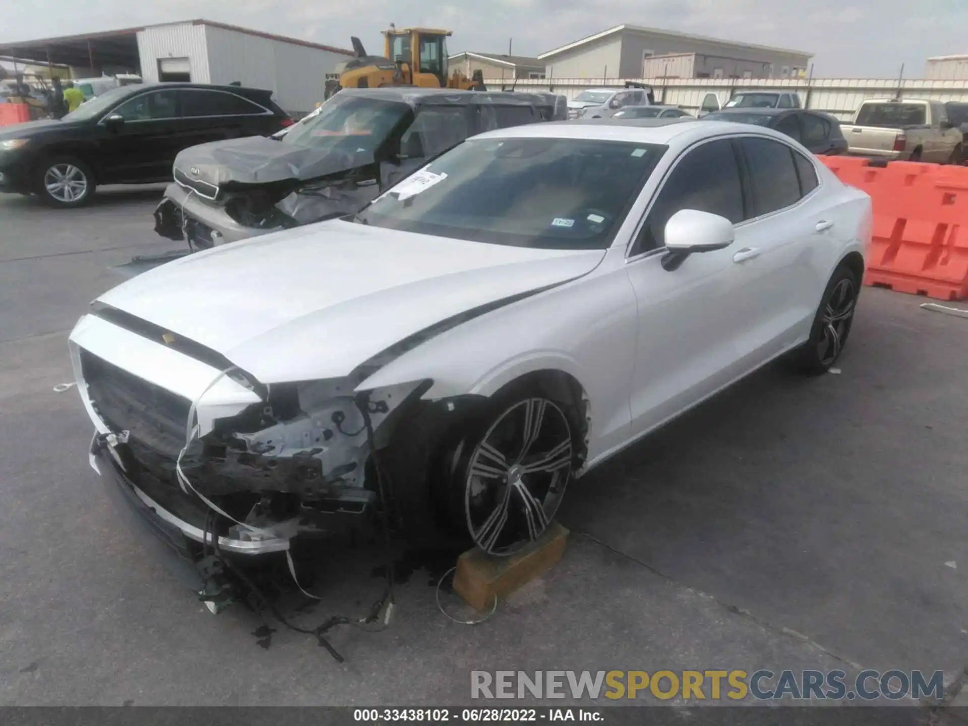 2 Photograph of a damaged car 7JR102FLXLG036518 VOLVO S60 2020