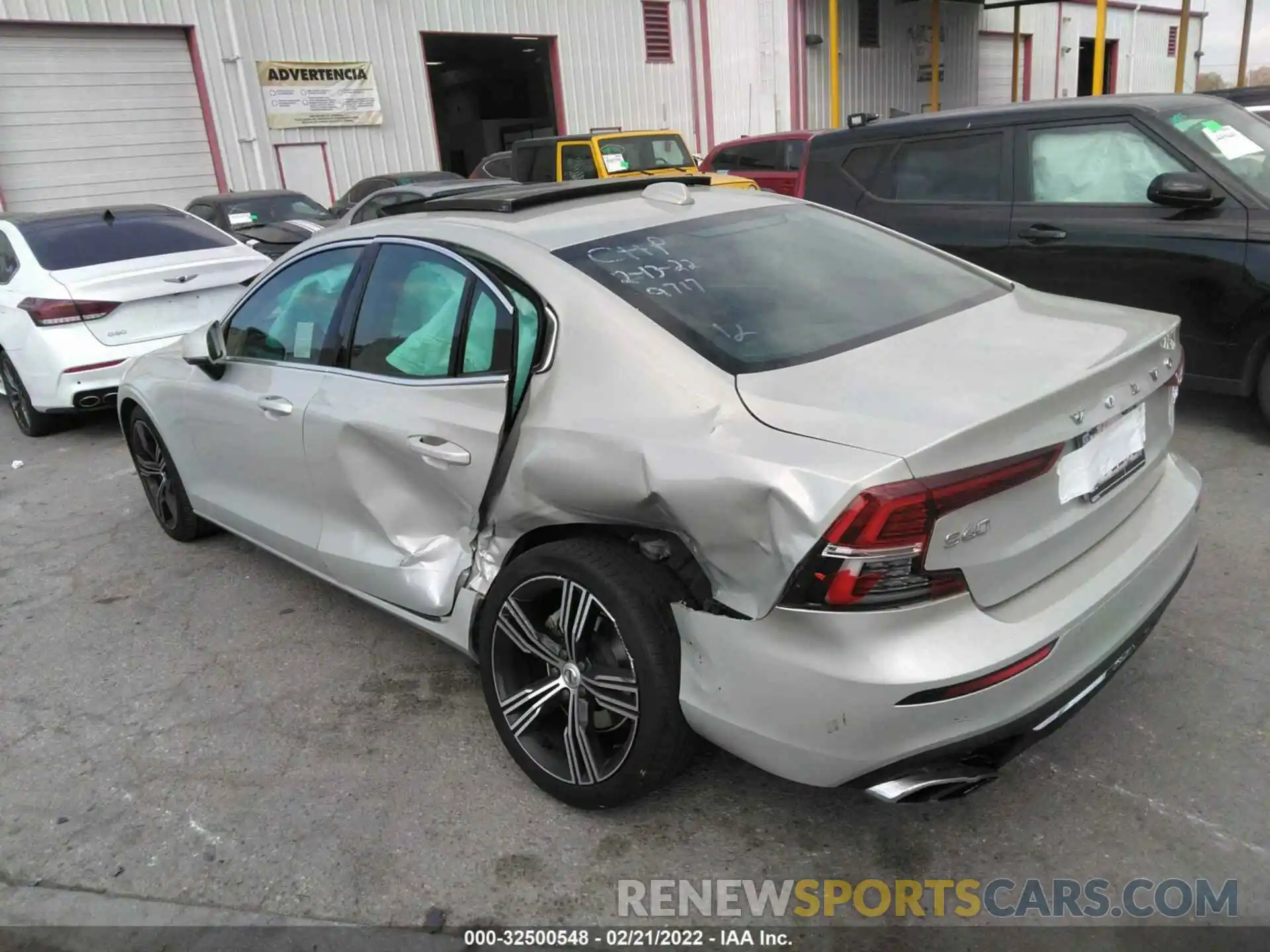 3 Photograph of a damaged car 7JR102FLXLG059717 VOLVO S60 2020