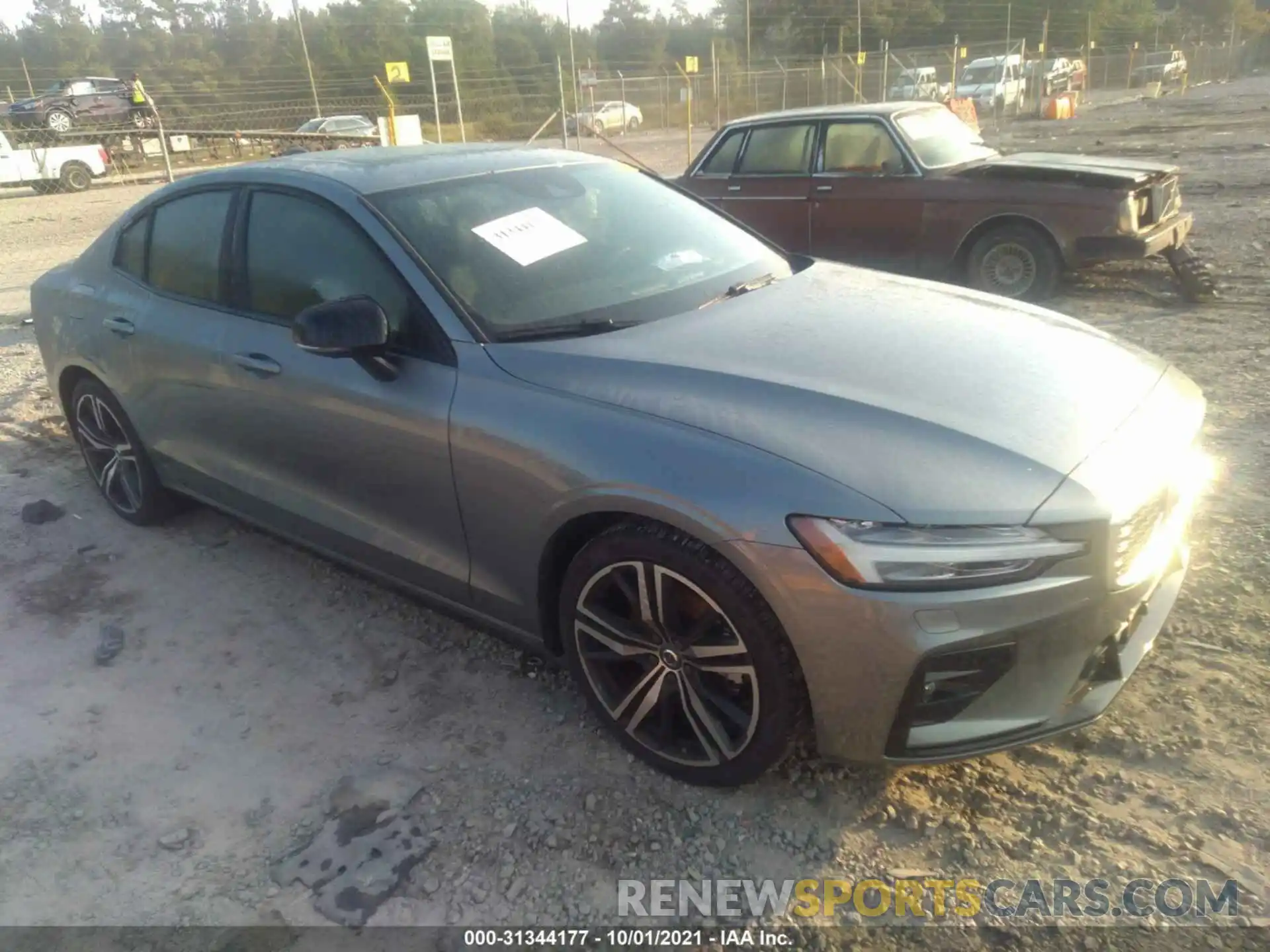 1 Photograph of a damaged car 7JR102FM1LG049408 VOLVO S60 2020