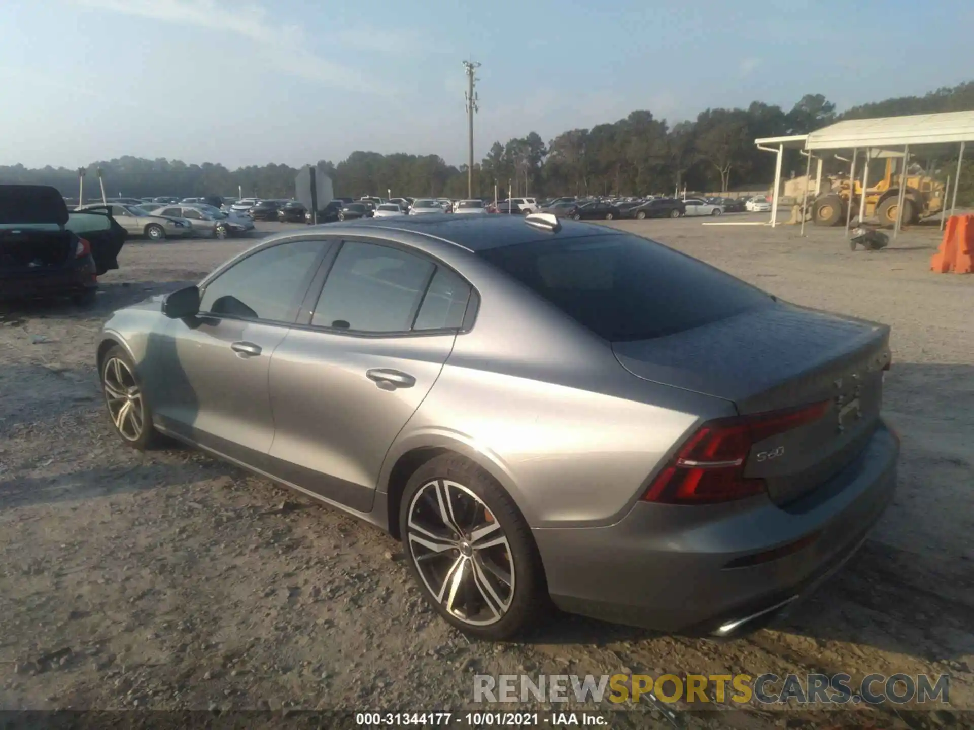 3 Photograph of a damaged car 7JR102FM1LG049408 VOLVO S60 2020