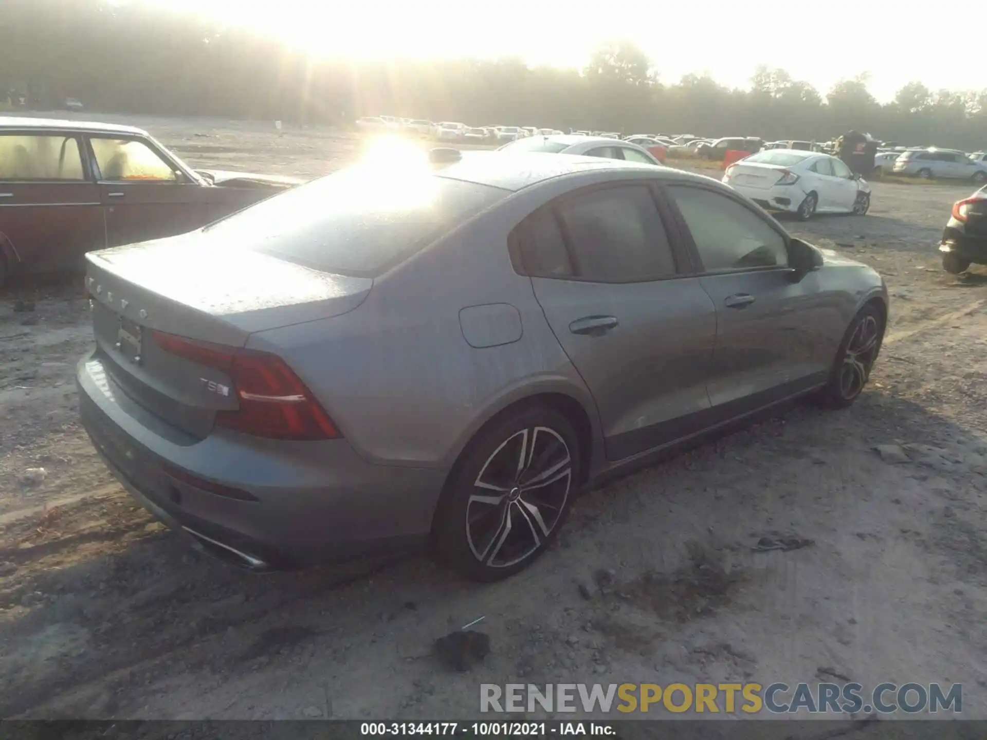 4 Photograph of a damaged car 7JR102FM1LG049408 VOLVO S60 2020