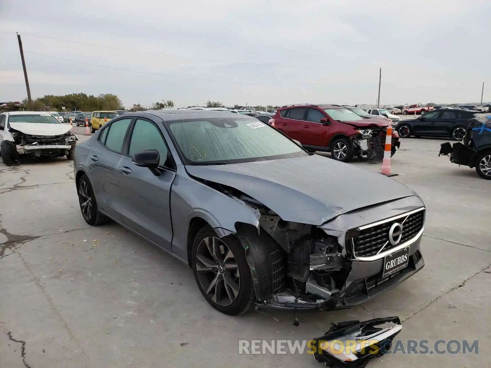 1 Photograph of a damaged car 7JR102FM5LG073100 VOLVO S60 2020