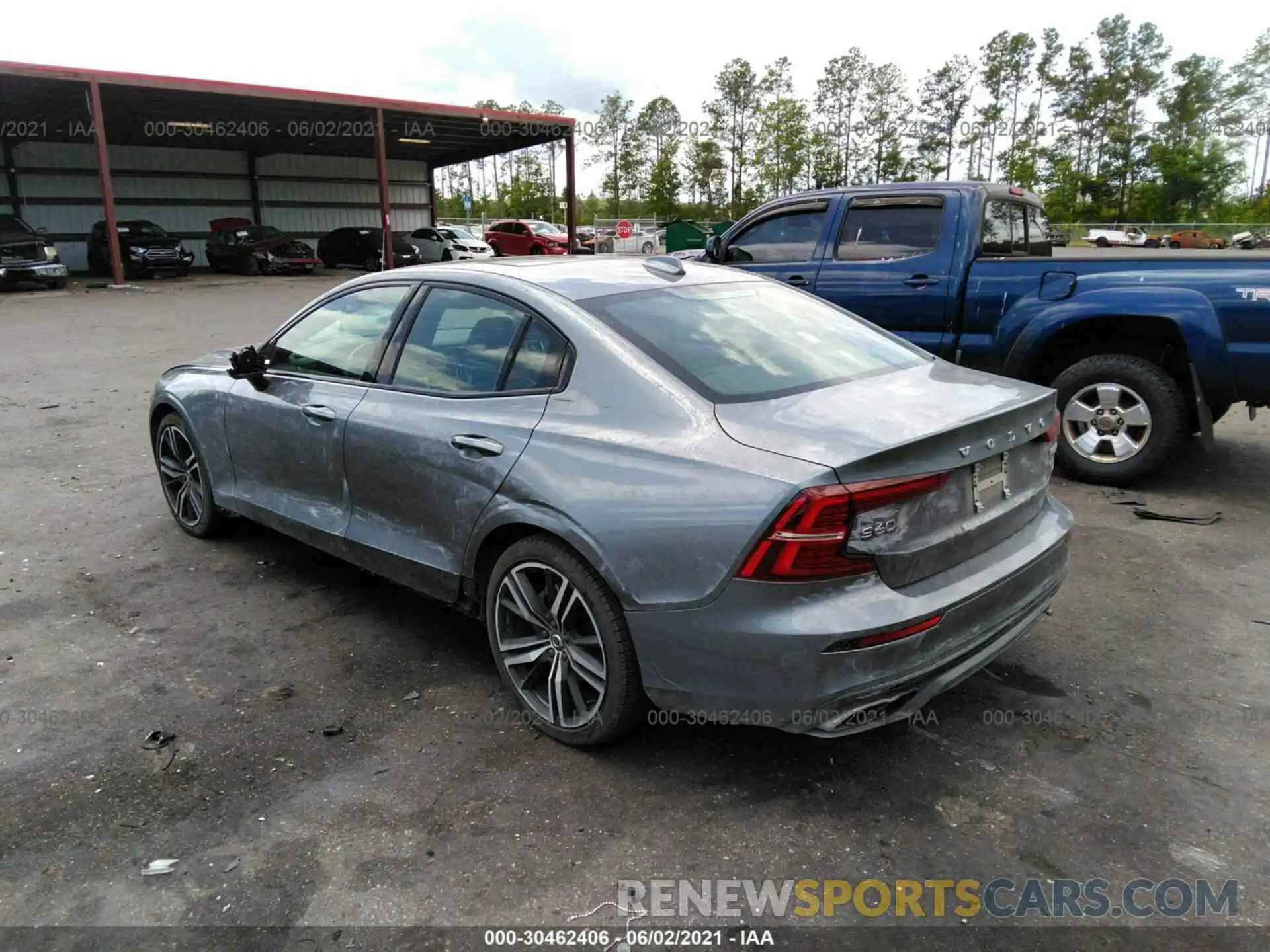 3 Photograph of a damaged car 7JR102FMXLG073092 VOLVO S60 2020