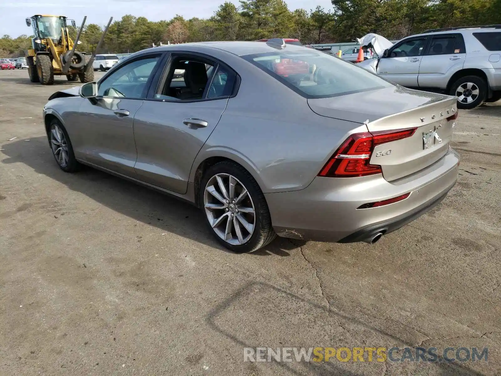 3 Photograph of a damaged car 7JRA22TK0LG067816 VOLVO S60 2020