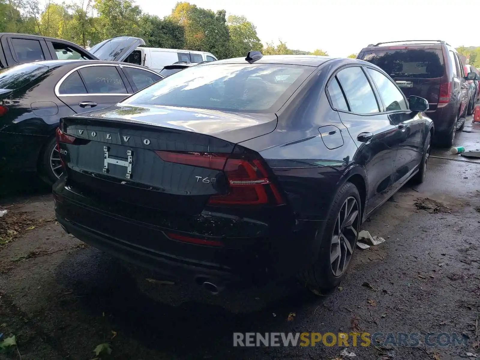 4 Photograph of a damaged car 7JRA22TK0LG071638 VOLVO S60 2020