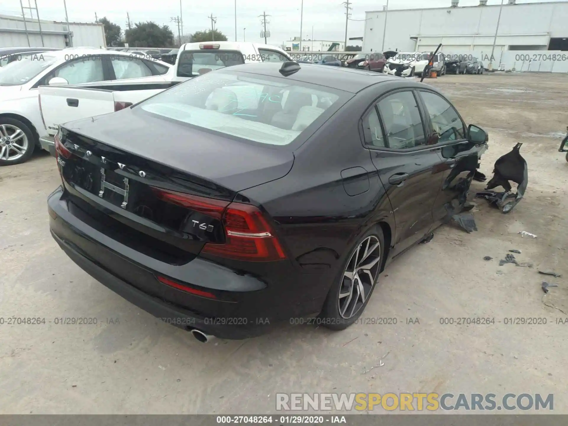 4 Photograph of a damaged car 7JRA22TK1LG033433 VOLVO S60 2020