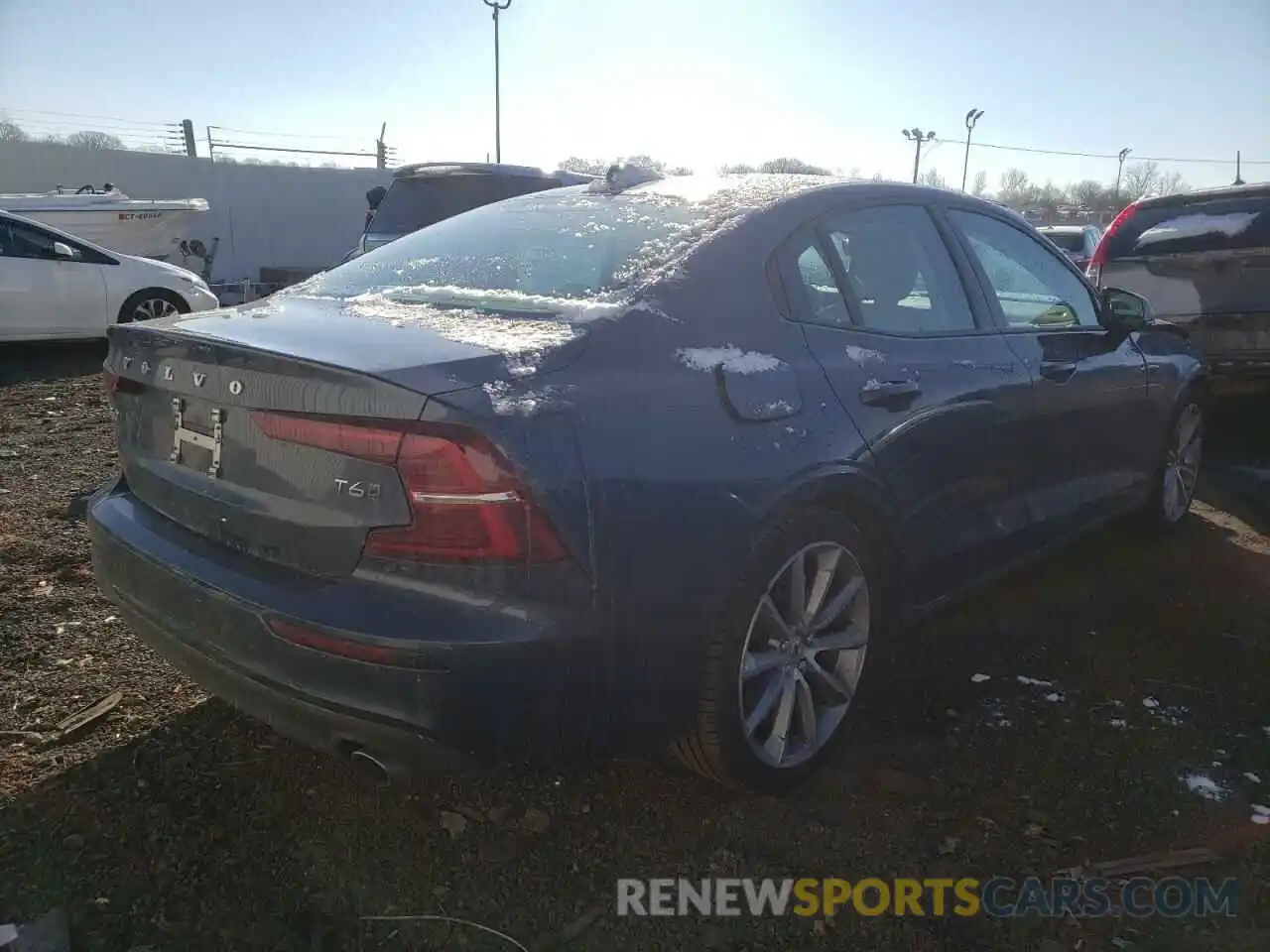 4 Photograph of a damaged car 7JRA22TK1LG037580 VOLVO S60 2020