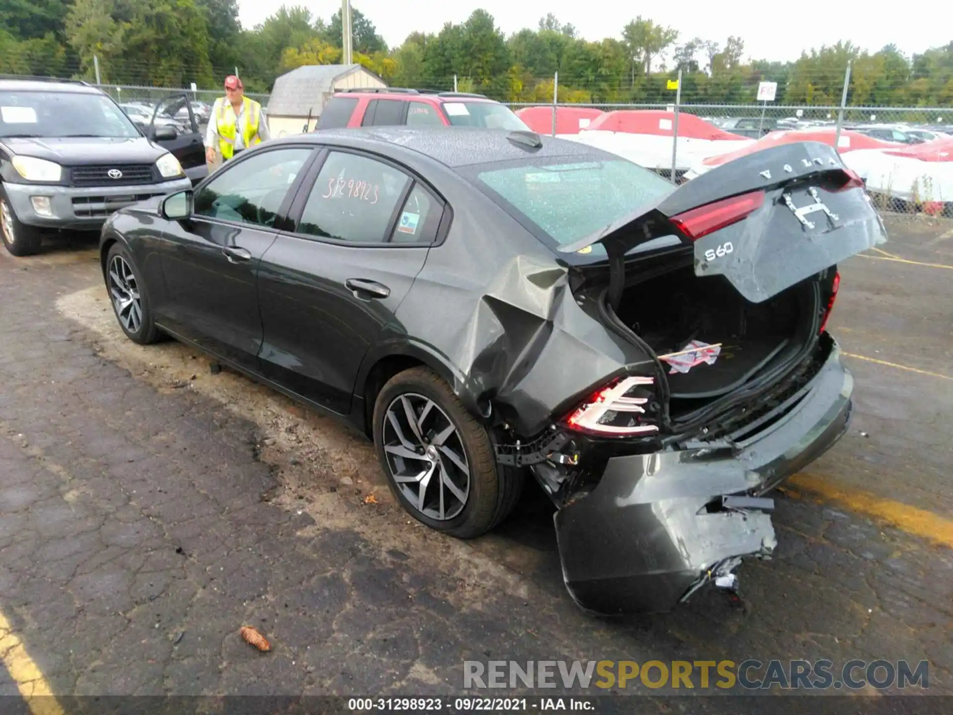 3 Photograph of a damaged car 7JRA22TK1LG038146 VOLVO S60 2020