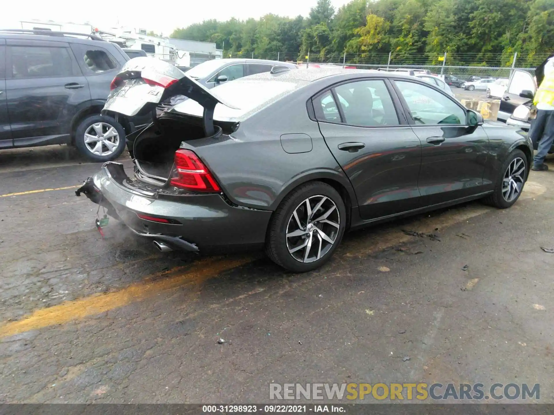 4 Photograph of a damaged car 7JRA22TK1LG038146 VOLVO S60 2020