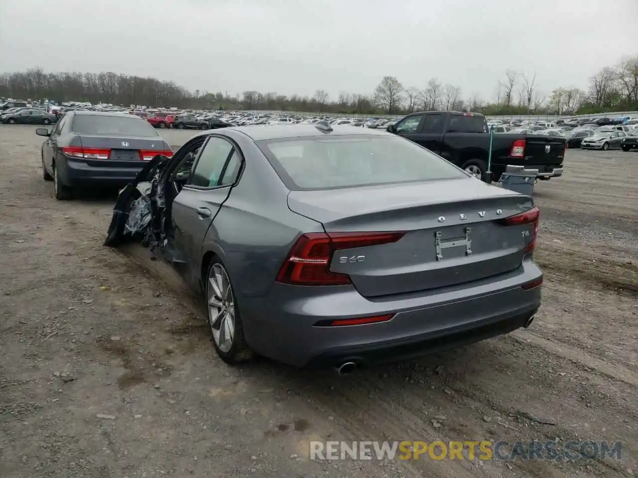 3 Photograph of a damaged car 7JRA22TK1LG048627 VOLVO S60 2020