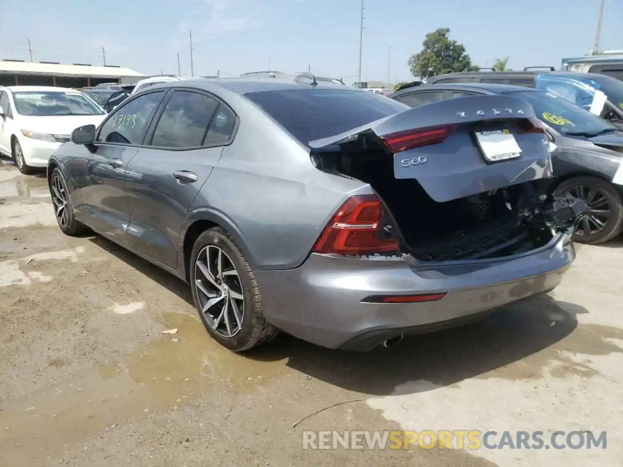 3 Photograph of a damaged car 7JRA22TK1LG048725 VOLVO S60 2020