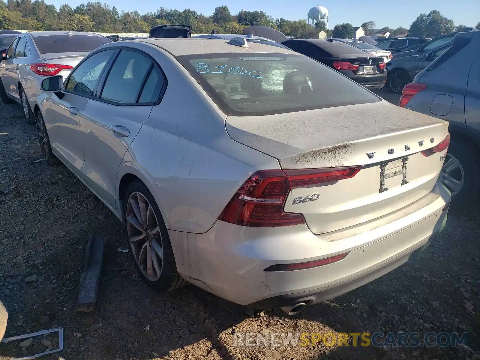 3 Photograph of a damaged car 7JRA22TK2LG036003 VOLVO S60 2020