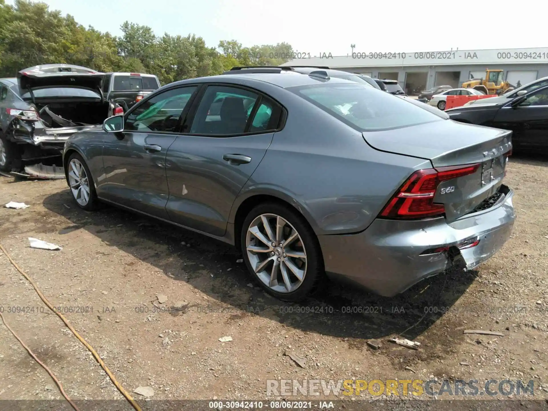 3 Photograph of a damaged car 7JRA22TK2LG045543 VOLVO S60 2020