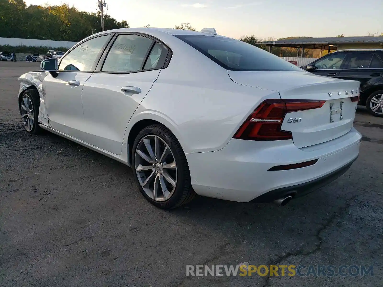 3 Photograph of a damaged car 7JRA22TK3LG042506 VOLVO S60 2020